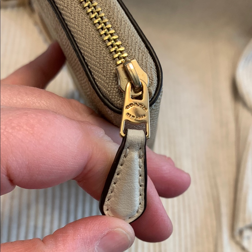 Coach Tan Signature Wallet - Picture 14 of 16